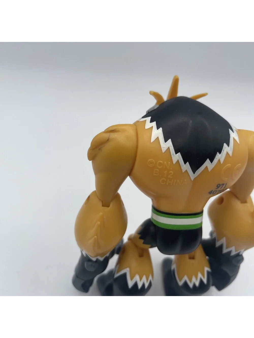 Ben 10 Omniverse Shocksquatch 4
